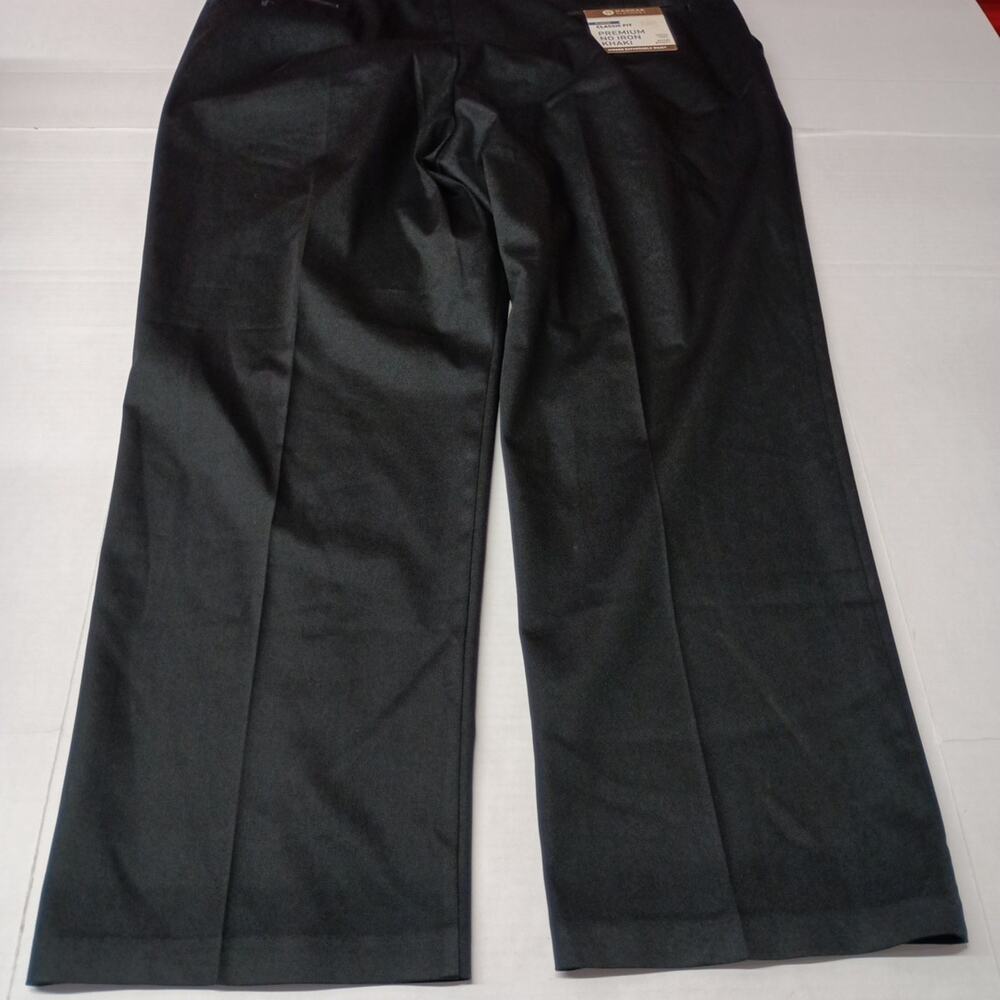 Haggar Premium No Iron Khakis Men's‎ 46x32 Black Pleated Classic Fit Flex Waist - Picture 6 of 7